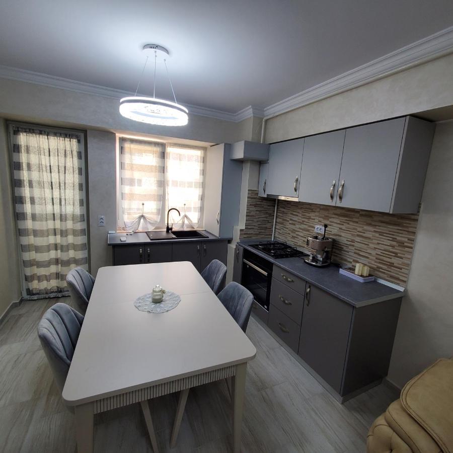 Luxury Apartament Bacovia Bákó Kültér fotó
